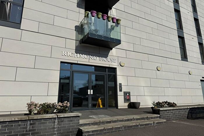 2 Bedroom Flat To Rent In Bedroom Nd Floor And Above Flat In Southend On Sea, SS2