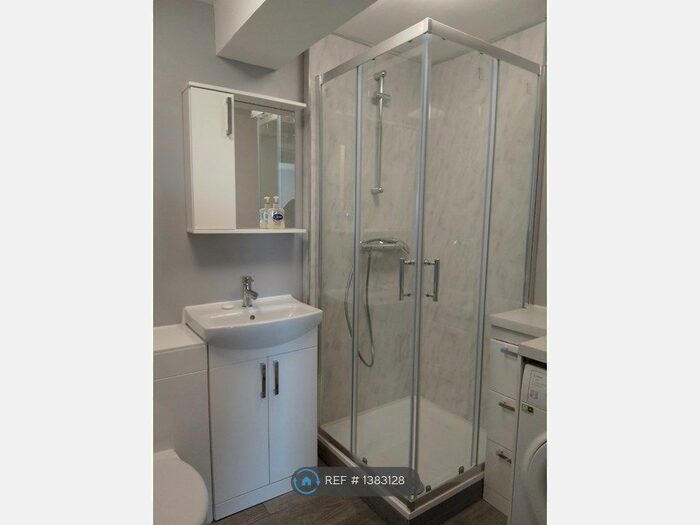 2 Bedroom Flat To Rent In Green Lane, Hounslow, TW4