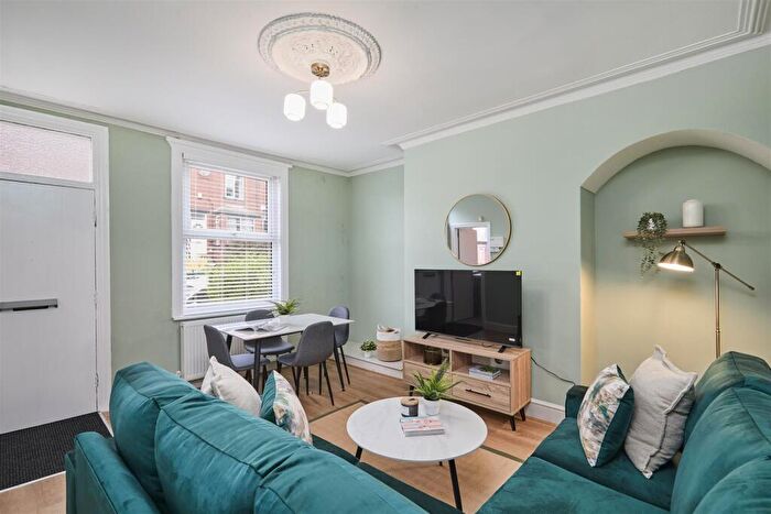 3 Bedroom Semi Detached House To Rent In Wetherby Grove, Burley, Leeds, LS4