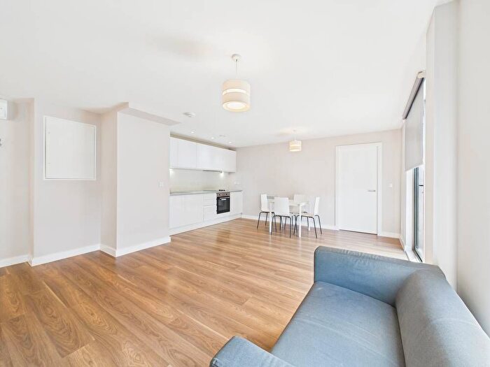 1 Bedroom Flat To Rent In Wolstenholme Sq, Block E, L1