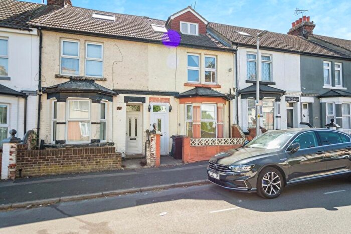 4 Bedroom Terraced House For Sale In Toronto Road, Gillingham, Kent, ME7