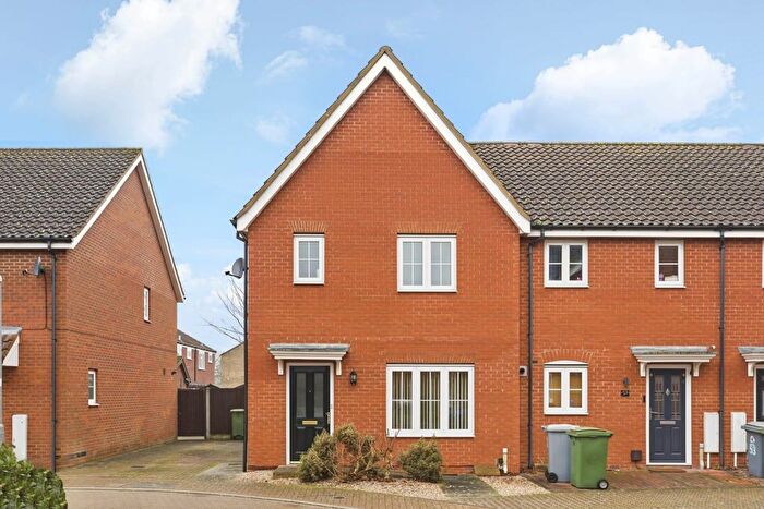 3 Bedroom Semi Detached House For Sale In Mountbatten Drive, Norwich, NR6