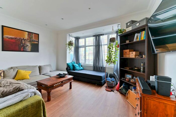 3 Bedroom Semi Detached House To Rent In Elmbrook Road, Sutton, SM1