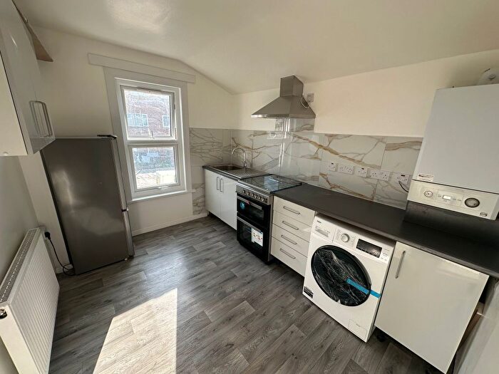 2 Bedroom Flat To Rent In Park Avenue, London, E6