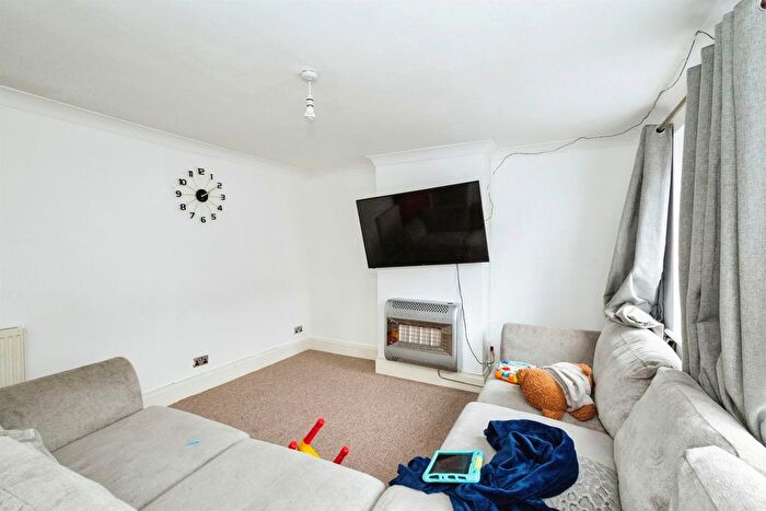 3 Bedroom Terraced House For Sale In Fifth Street, Portsmouth, PO1