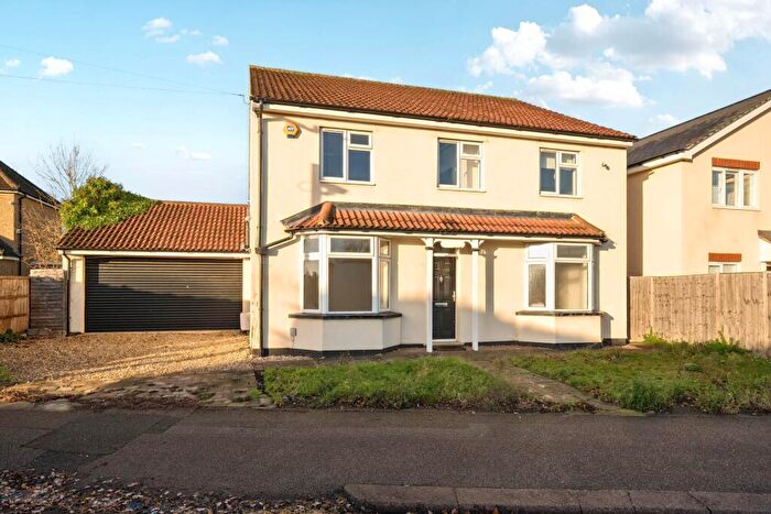 5 Bedroom Detached House For Sale In Barkers Lane, Bedford, MK41