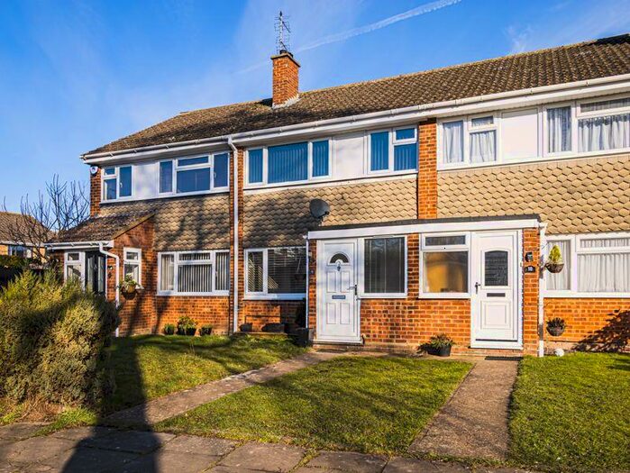 3 Bedroom Terraced House To Rent In Three Bedroom Family Home, LU6