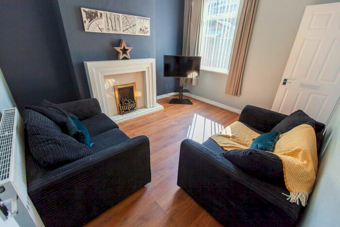 3 Bedroom Terraced House To Rent In Dell Street, L7