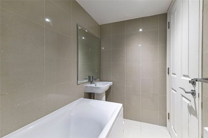 3 Bedroom Flat To Rent In North Gower Street, London, NW1