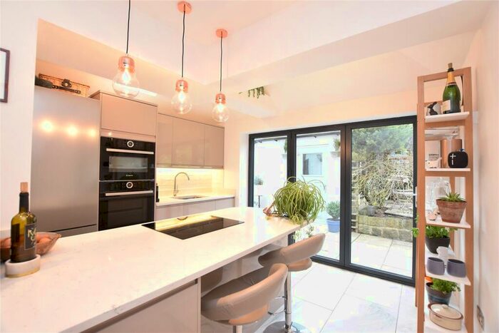 4 Bedroom Semi-Detached House To Rent In Morris Lane, Kirkstall, Leeds, LS5