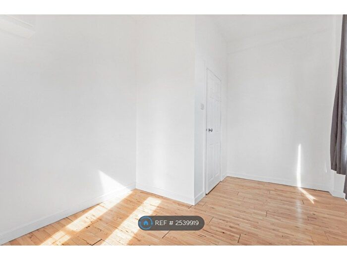 1 Bedroom Flat To Rent In Peckham High Street, London, SE15