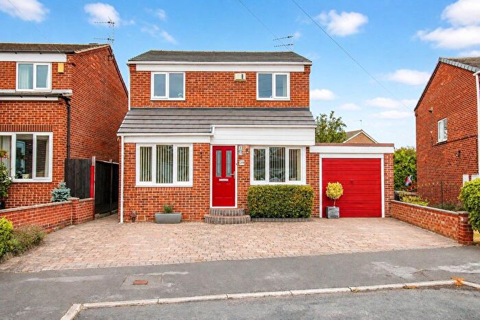 3 Bedroom Detached House For Sale In Barnstone Vale, Wakefield, WF1