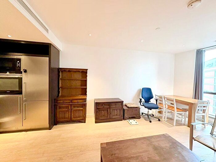 1 Bedroom Flat To Rent In Biscayne Avenue, London, E14