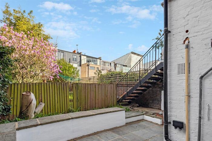 1 Bedroom Flat To Rent In Loftus Road, London, W12