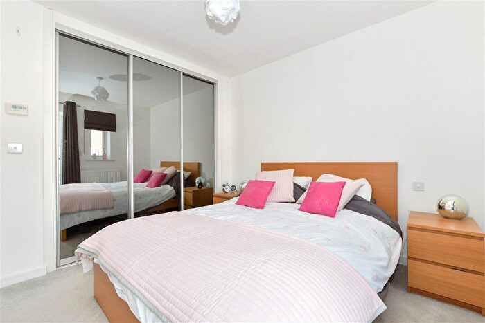 3 Bedroom Terraced House For Sale In Chapman Close, Snodland, Kent, ME6