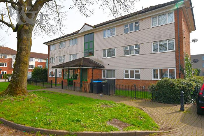 2 Bedroom Flat For Sale In Pixhall Walk, Birmingham, B35