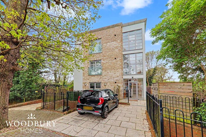 1 Bedroom Apartment For Sale In Roding Road, Loughton, IG10
