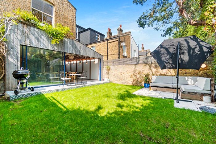 2 Bedroom Flat For Sale In Rosendale Road, London, SE21