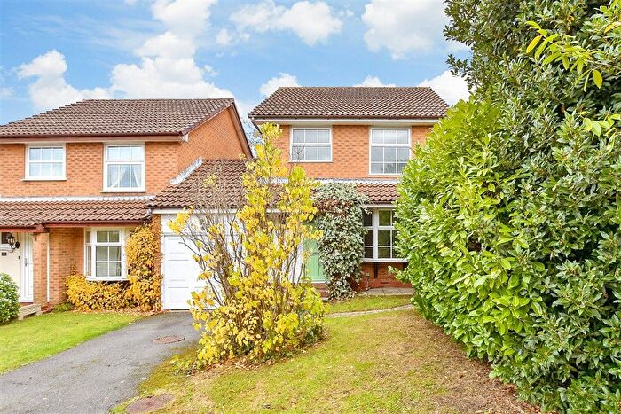 3 Bedroom Link Detached House For Sale In Treetops, Tonbridge, Kent, TN9