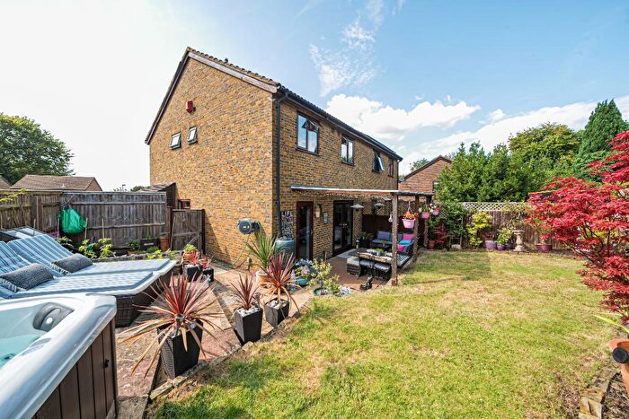 3 Bedroom Semi-Detached House For Sale In Tindale Close, Sanderstead, CR2