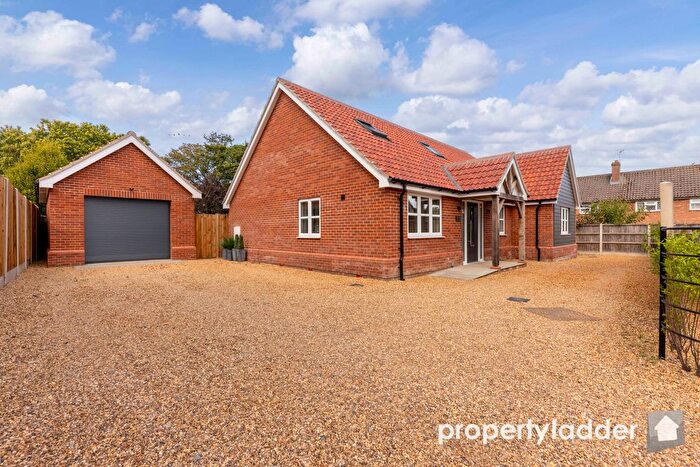 3 Bedroom Chalet For Sale In Happisburgh Road, North Walsham, NR28