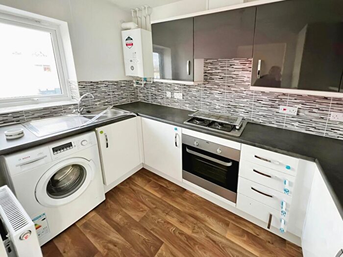 2 Bedroom Flat To Rent In Stockport Road, Grove Village, M13