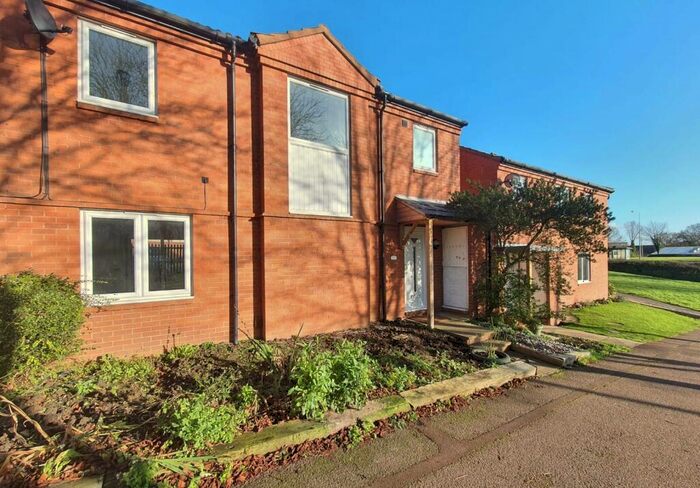 4 Bedroom House To Rent In Kensington Drive, Milton Keynes, MK8