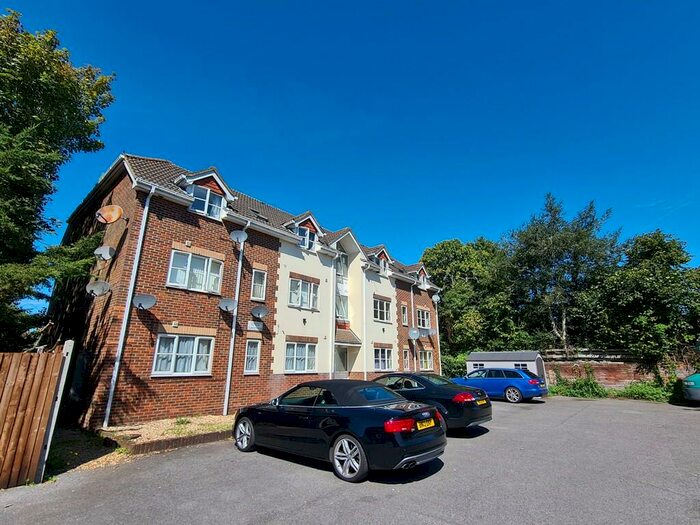 2 Bedroom Apartment To Rent In Millbrook Road East, Southampton, SO15