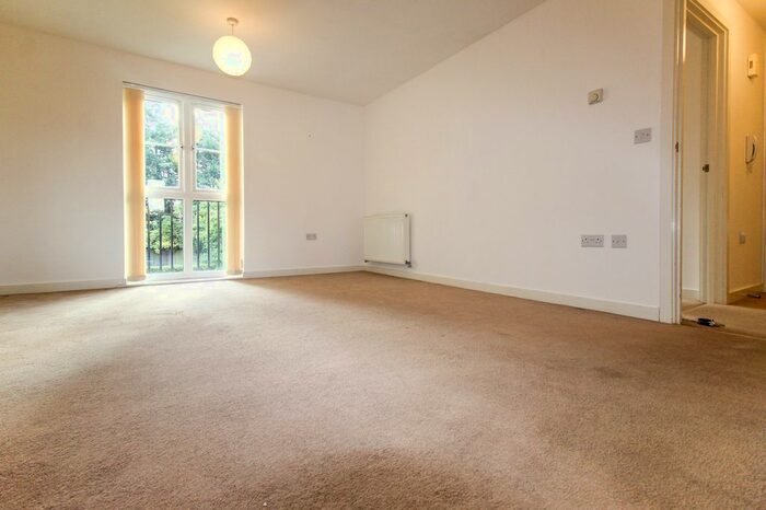1 Bedroom Flat To Rent In Revere Way, West Ewell, KT19