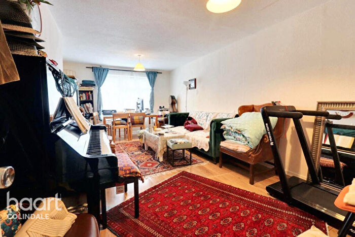 4 Bedroom Terraced House For Sale In Cranfield Drive, NW9