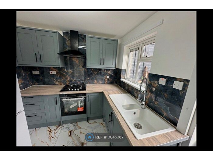 4 Bedroom End Terrace House To Rent In Honeybrook Close, Chippenham, SN14