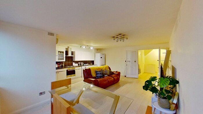 2 Bedroom Flat To Rent In Scotney House, Hackney, London, E9