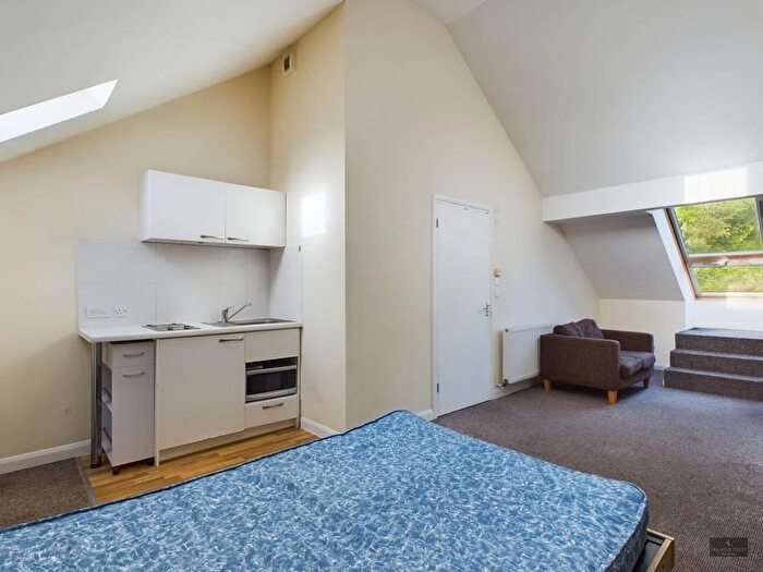 1 Bedroom Flat To Rent In Looe Road, Exeter, EX4