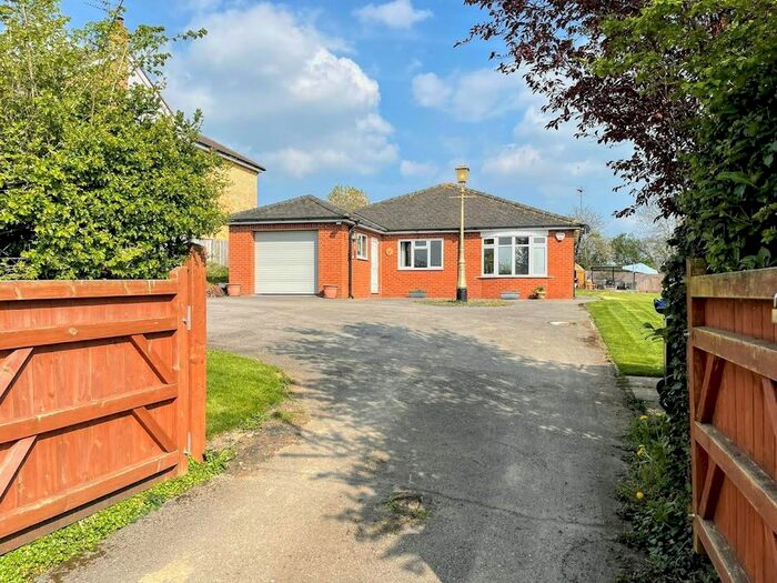 4 Bedroom Bungalow For Sale In Hillmorton Lane, Rugby, Warwickshire, CV23