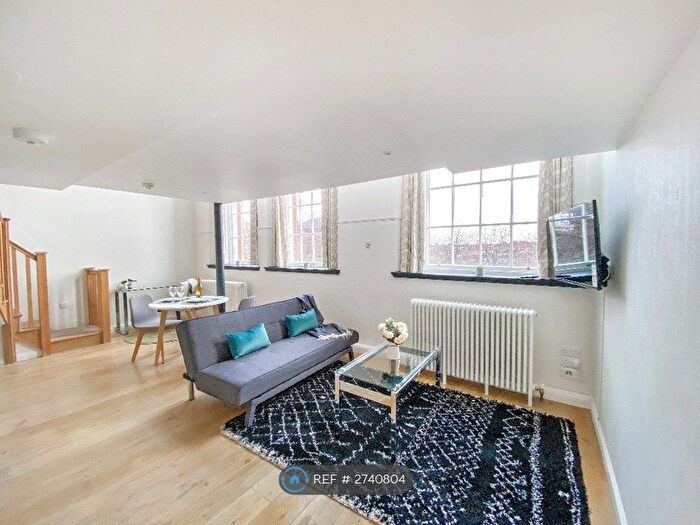 1 Bedroom Flat To Rent In Mcdonald Road, Edinburgh, EH7