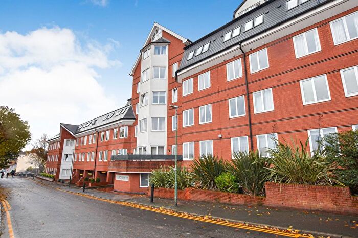 2 Bedroom Flat For Sale In Sutton Court Road, Sutton, SM1