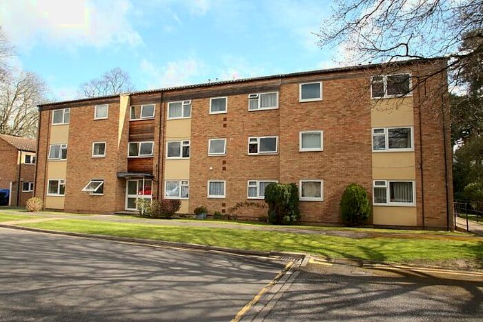1 Bedroom Flat To Rent In Madeira Road, West Byfleet KT14