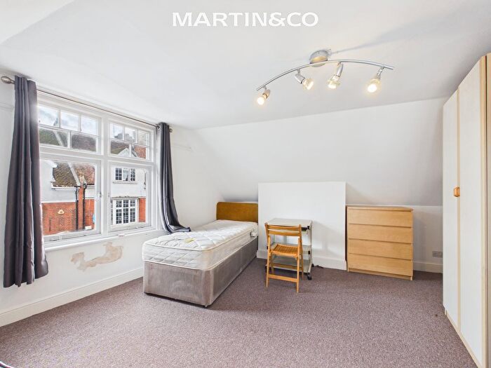 3 Bedroom Flat To Rent In Church Street, Weybridge, KT13