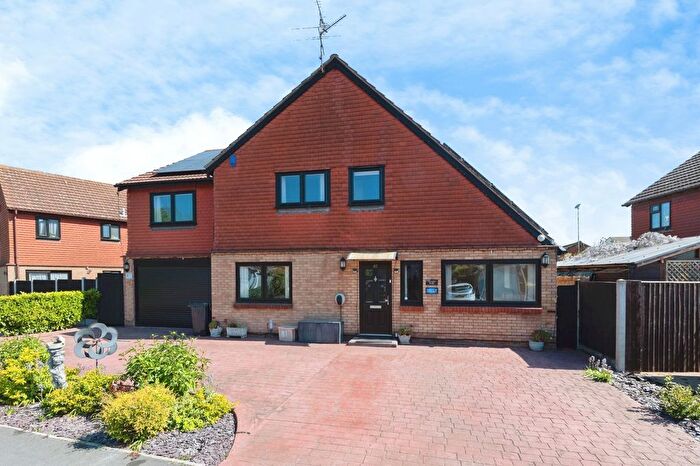 5 Bedroom Detached House For Sale In Brackley Crescent, Essex, SS13