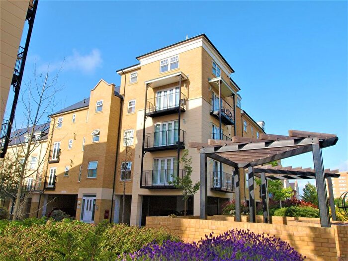 2 Bedroom Flat To Rent In Renwick Drive, Bromley, BR2