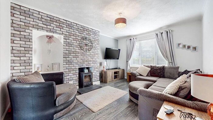 3 Bedroom End Of Terrace House For Sale In Carnock Crescent, Glasgow, G78