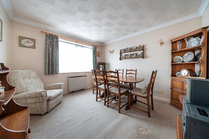 2 Bedroom Bungalow For Sale In Emerald Close, Southampton, Hampshire, SO19