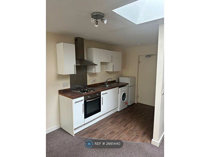 1 Bedroom Flat To Rent In Market Place, Sutton-In-Ashfield, NG17