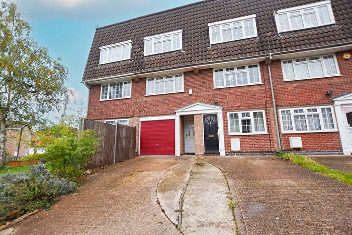 3 Bedroom Town House To Rent In Waldale Drive, Stoneygate, Leicester, LE2