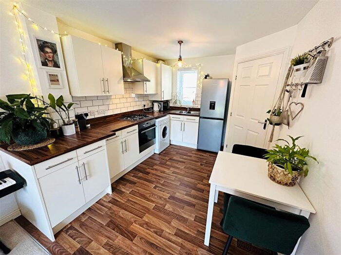 2 Bedroom End Of Terrace House For Sale In Palm House Drive, Selby, YO8