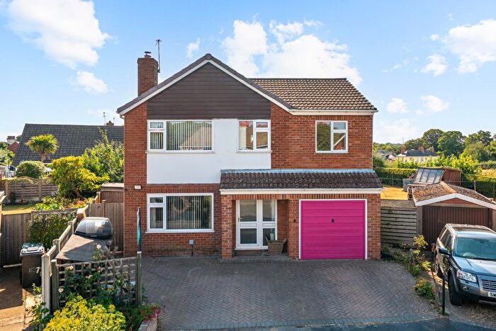 4 Bedroom Detached House For Sale In Ouston Close, Tadcaster, LS24