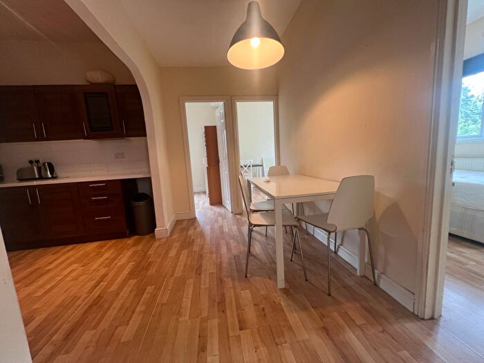3 Bedroom Flat To Rent In Nelson Street, Whitechapel, London, E1