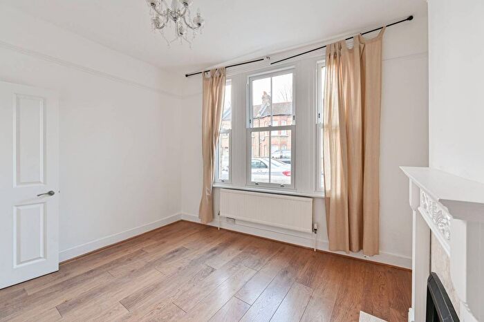 3 Bedroom Property To Rent In Hambro Road, Streatham Common, London, SW16