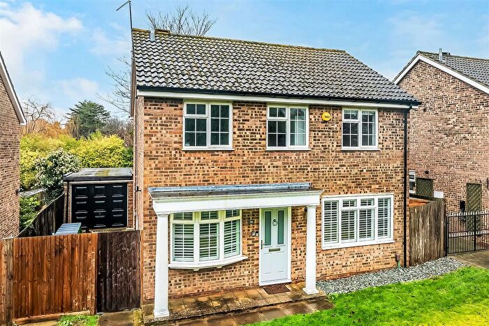 4 Bedroom Detached House For Sale In Ashtead/Leatherhead Border, KT22