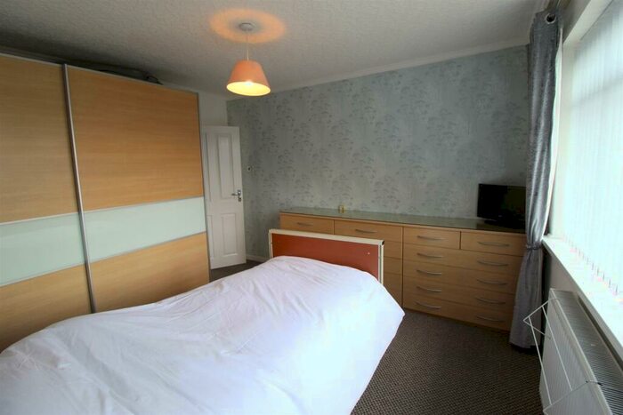 2 Bedroom Semi-Detached Bungalow For Sale In Mansfield Avenue, Denton, Manchester, M34